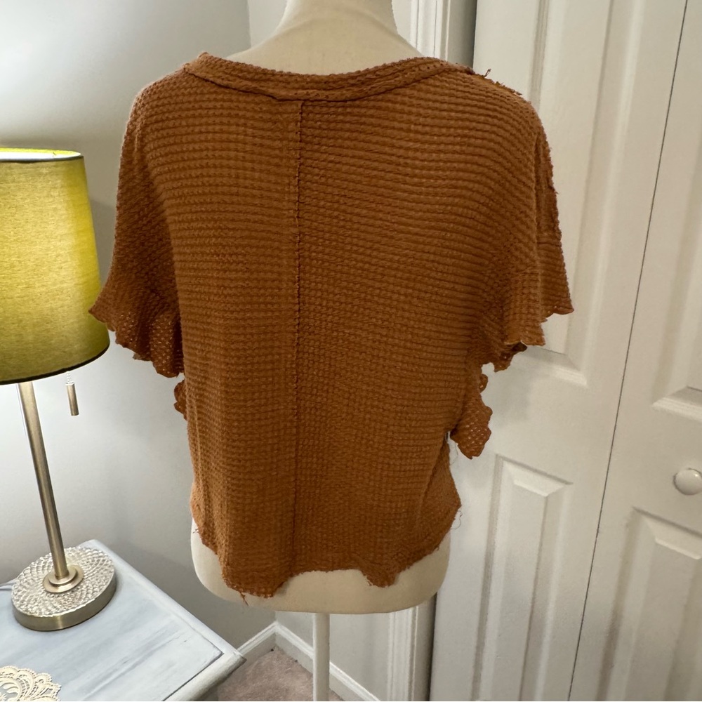Love Riche Rust Flutter Sleeve Crop Top - Size Small - Picture 4 of 7
